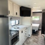 2023 FOREST RIVER SUNSEEKER 2550DSLE full