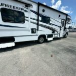 2024 FOREST RIVER SUNSEEKER 2550DSLE full