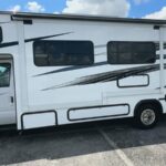 2024 FOREST RIVER SUNSEEKER 2550DSLE full