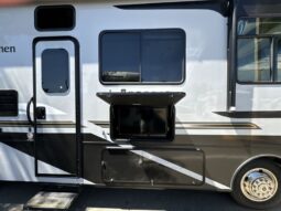 
										2023 Coachmen Pursuit 31BH full									