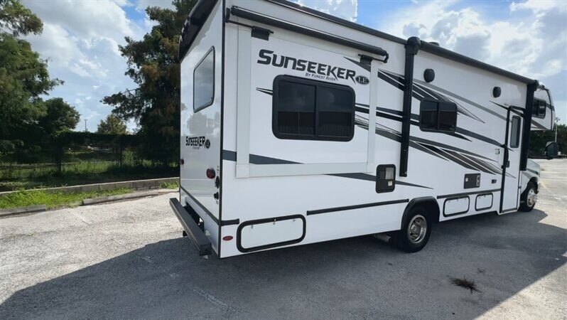 
								2024 Forest River Sunseeker 2550DSLE full									