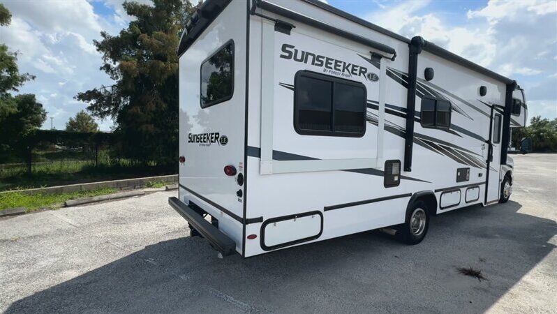 
								2024 Forest River Sunseeker 2550DSLE full									