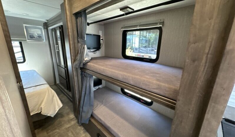 
								2023 Coachmen Pursuit 31BH full									