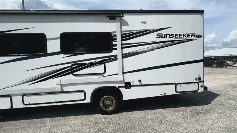 
								2024 Forest River Sunseeker 2550DSLE full									