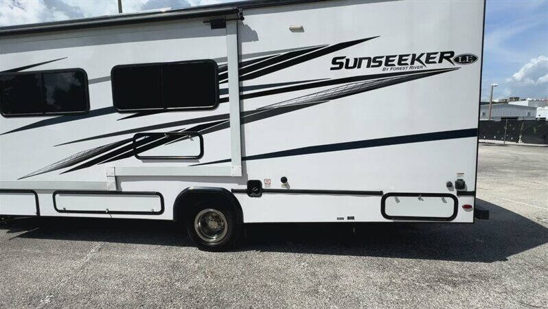 
								2024 Forest River Sunseeker 2550DSLE full									