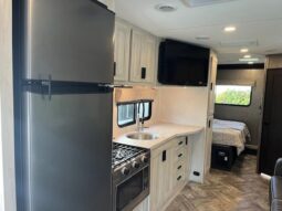 
										2023 Forest River Sunseeker 2550DSLE full									