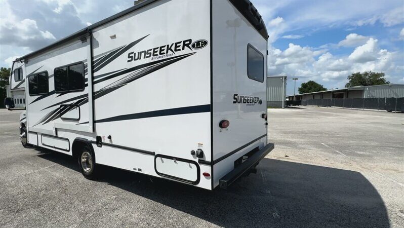 
								2024 Forest River Sunseeker 2550DSLE full									