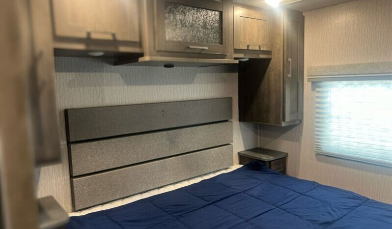 
								2023 Coachmen Pursuit 31BH full									