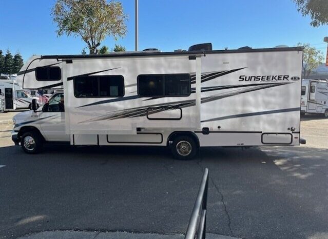 
								2024 Forest River Sunseeker 2550DSLE full									