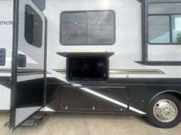 
										2023 Coachmen Pursuit 31BH full									