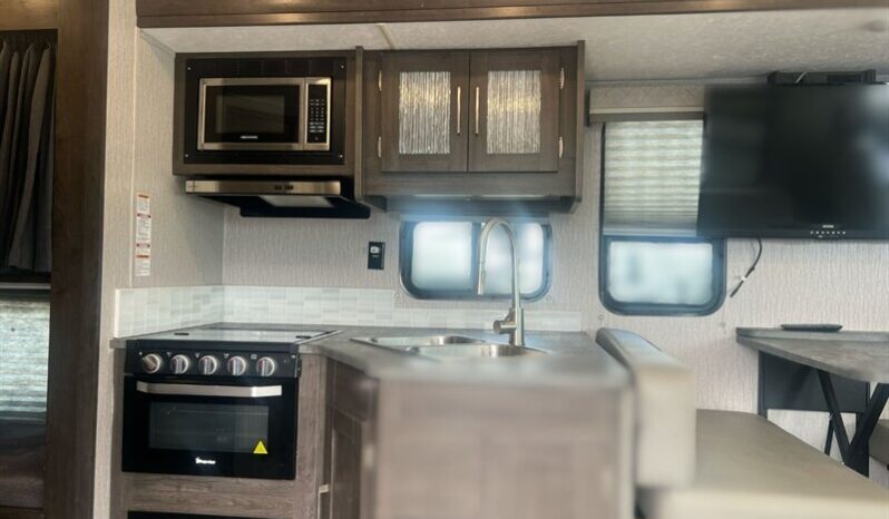 
								2023 Coachmen Pursuit 31BH full									