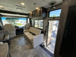 
										2023 Coachmen Pursuit 31BH full									