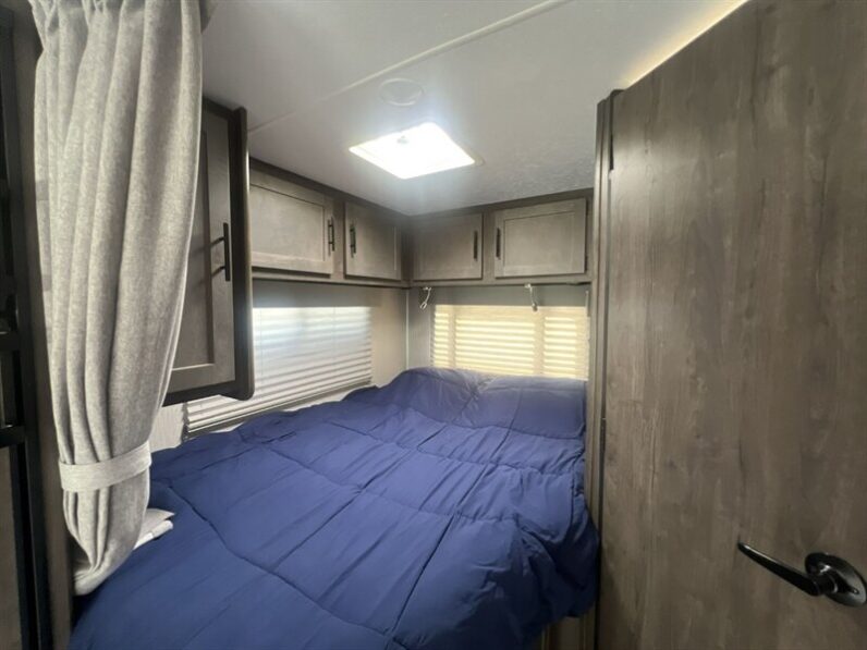 
								2023 Coachmen Leprechaun 230CB full									