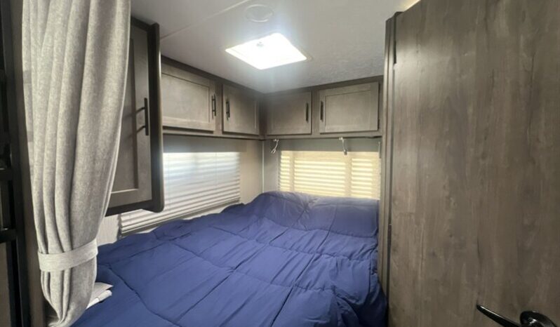 
								2023 Coachmen Leprechaun 230CB full									