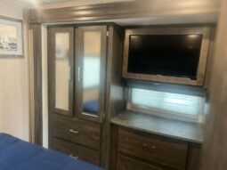 
										2023 Coachmen Pursuit 31BH full									