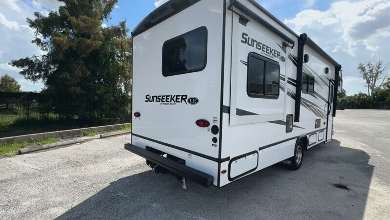 
								2024 Forest River Sunseeker 2550DSLE full									