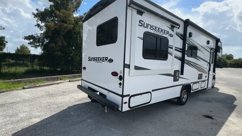 
								2024 Forest River Sunseeker 2550DSLE full									