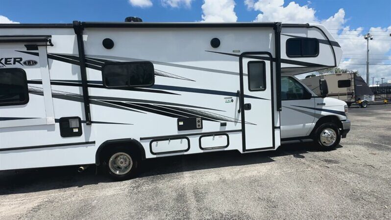 
								2024 Forest River Sunseeker 2550DSLE full									