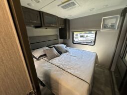 
										2023 Coachmen Pursuit 31BH full									