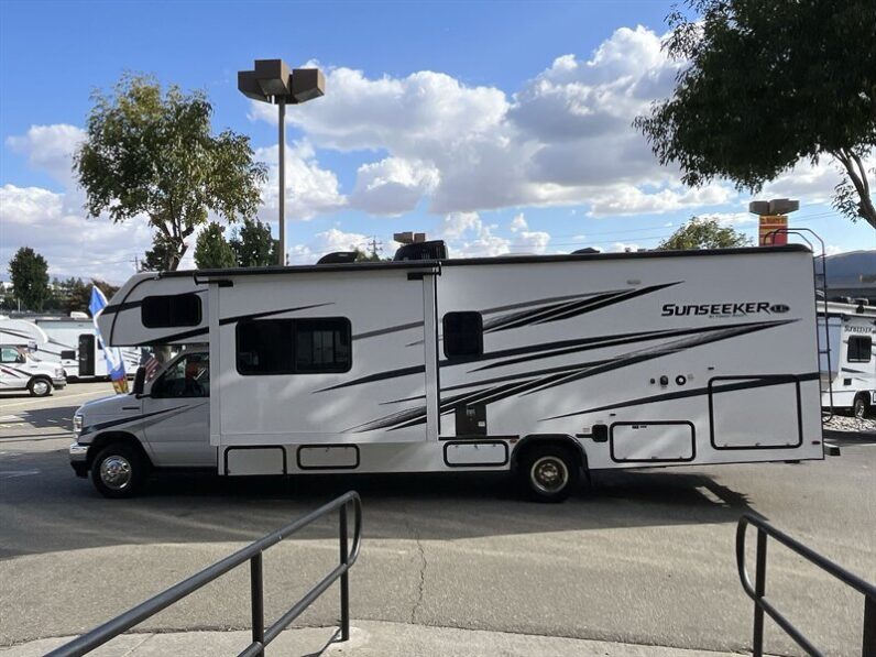 2023 Forest River Sunseeker 3250DSLE