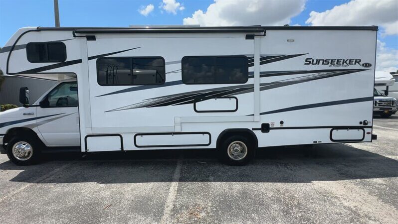 
								2024 Forest River Sunseeker 2550DSLE full									