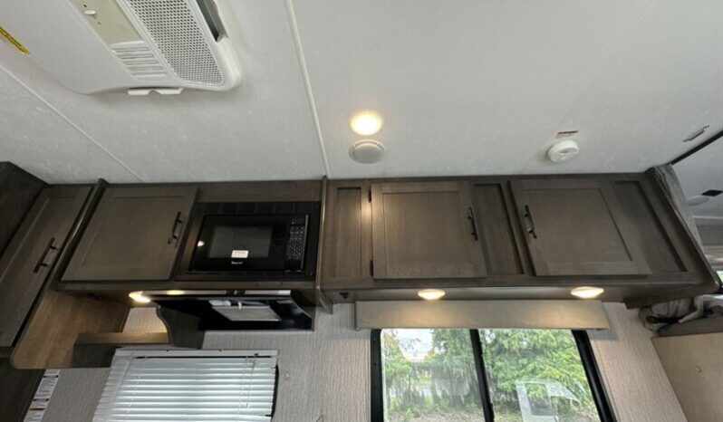 
								2023 Coachmen Leprechaun 230CB full									