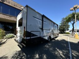 
										2023 Coachmen Pursuit 31BH full									