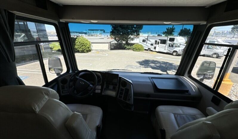 
								2023 Coachmen Pursuit 31BH full									