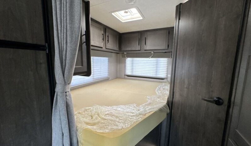 
								2023 Coachmen Leprechaun 230CB full									