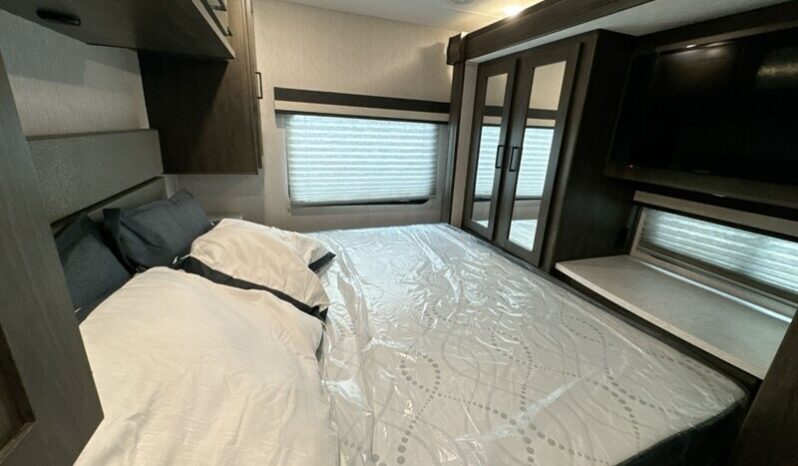 
								2024 Coachmen Pursuit 31BH full									