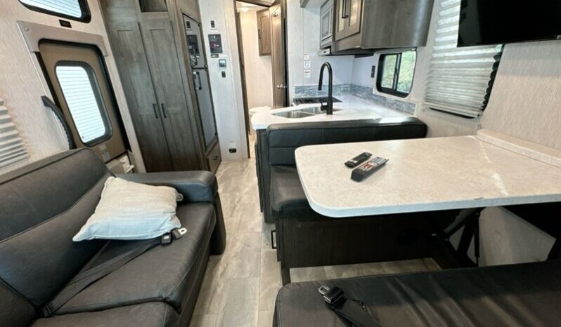 
								2024 Coachmen Pursuit 31BH full									