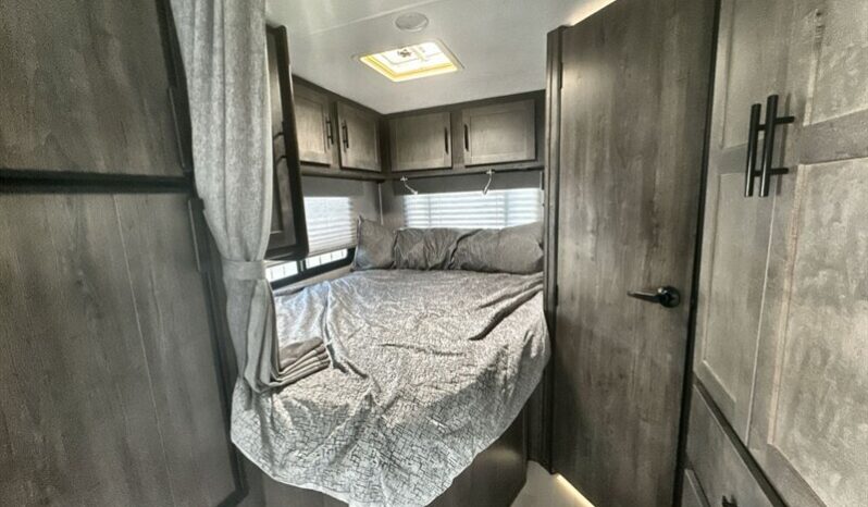 
								2023 Coachmen Leprechaun 230CB full									