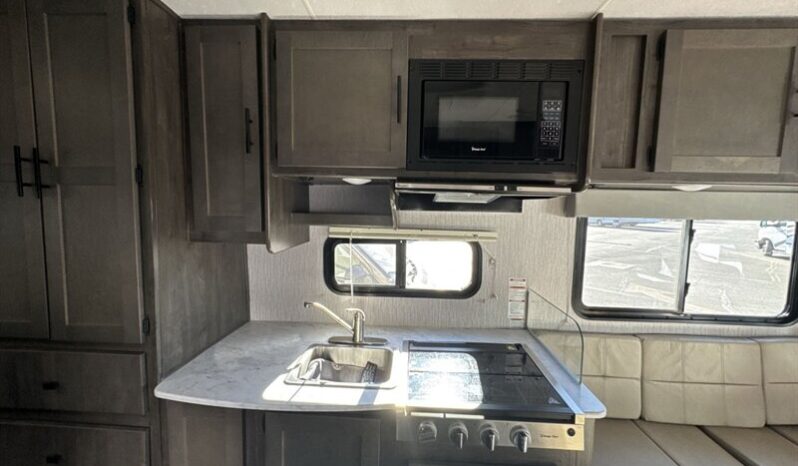 
								2023 Coachmen Leprechaun 230CB full									