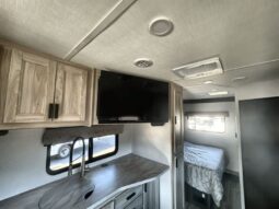 
										2023 Forest River Sunseeker 2550DSLE full									