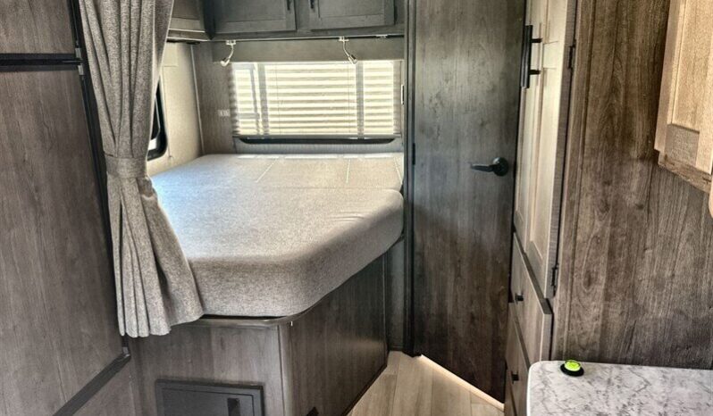 
								2023 Coachmen Leprechaun 230CB full									