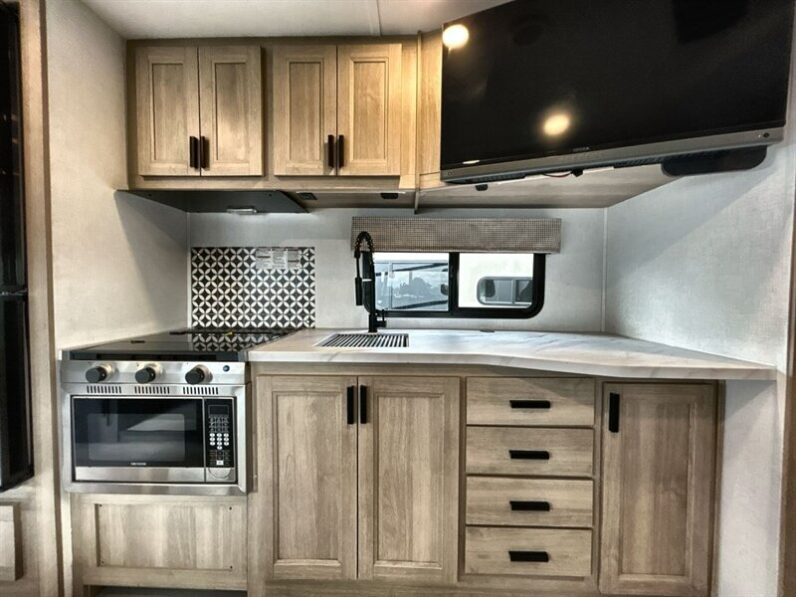2025 Forest River Sunseeker 2550DSLE