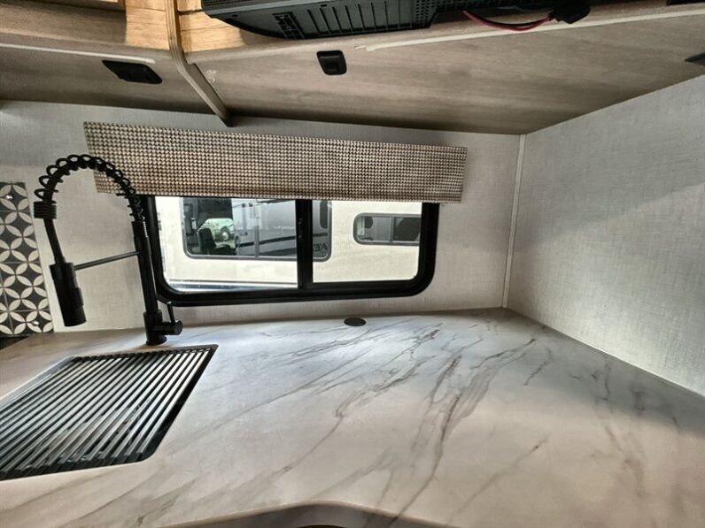 2025 Forest River Sunseeker 2550DSLE