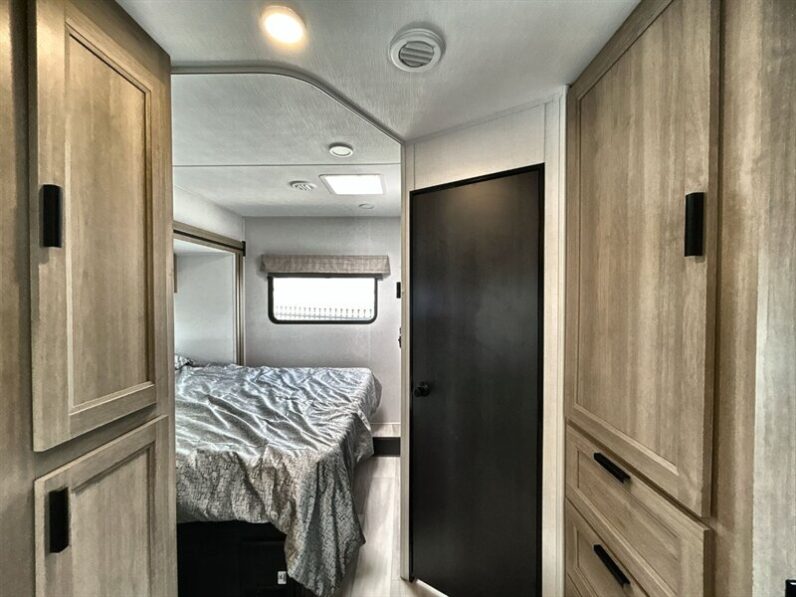 2025 Forest River Sunseeker 2550DSLE