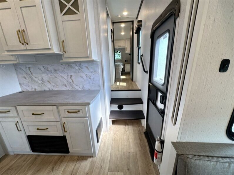 2023 Dutchmen Astoria M-2993RLF