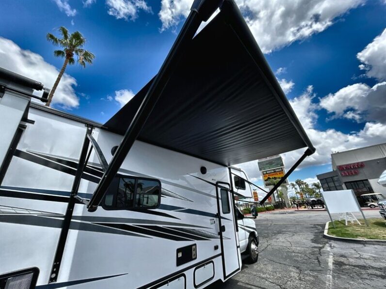 2024 Forest River Sunseeker 2550DSLE