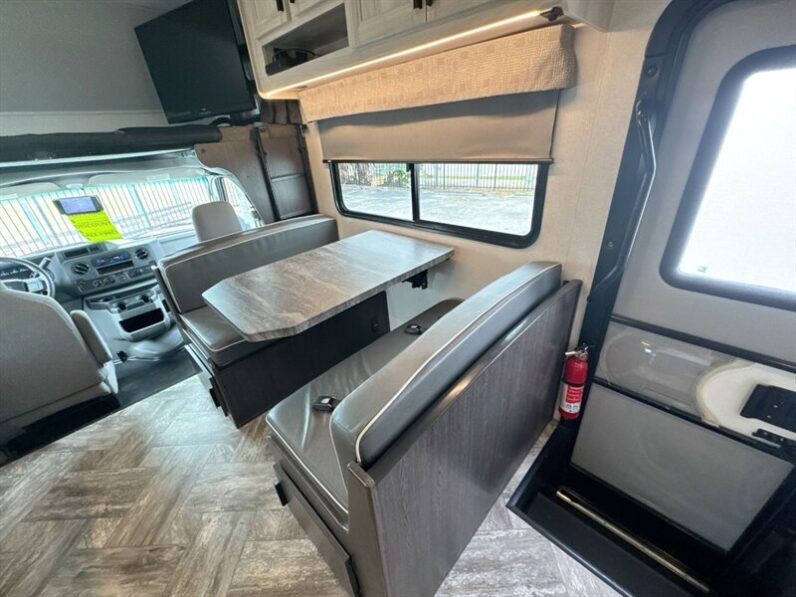 2023 Forest River Sunseeker 3250DSLE