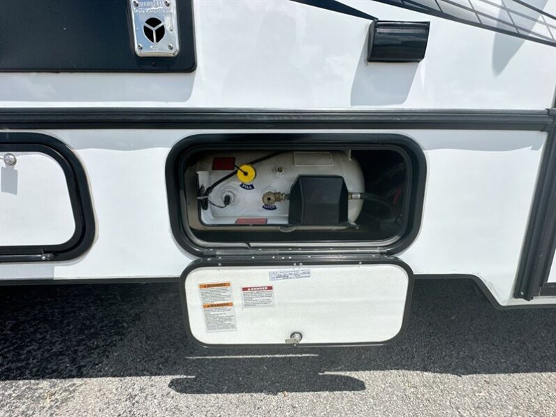 2024 Forest River Sunseeker 2550DSLE