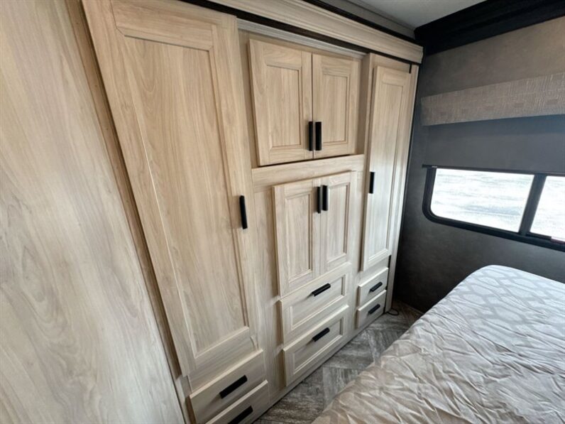 2023 Forest River Sunseeker 3250DSLE