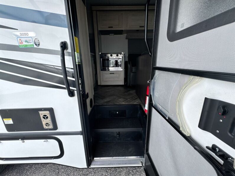 2023 Forest River Sunseeker 3250DSLE