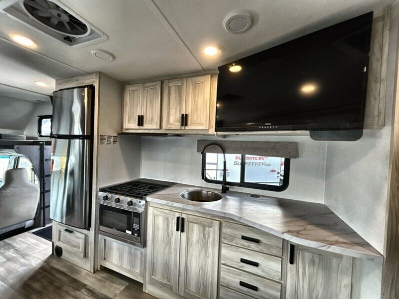 2024 Forest River Sunseeker 2550DSLE