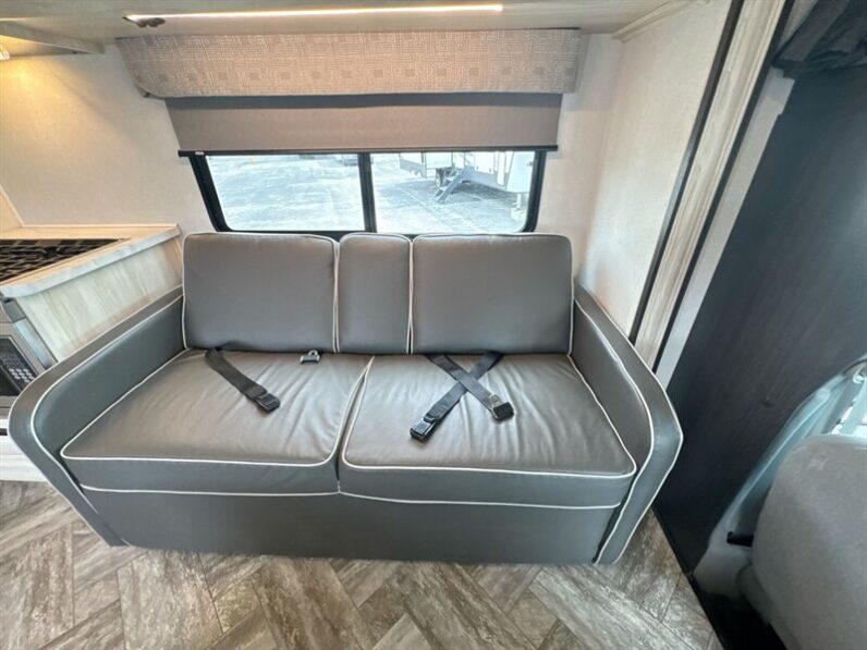 2023 Forest River Sunseeker 3250DSLE
