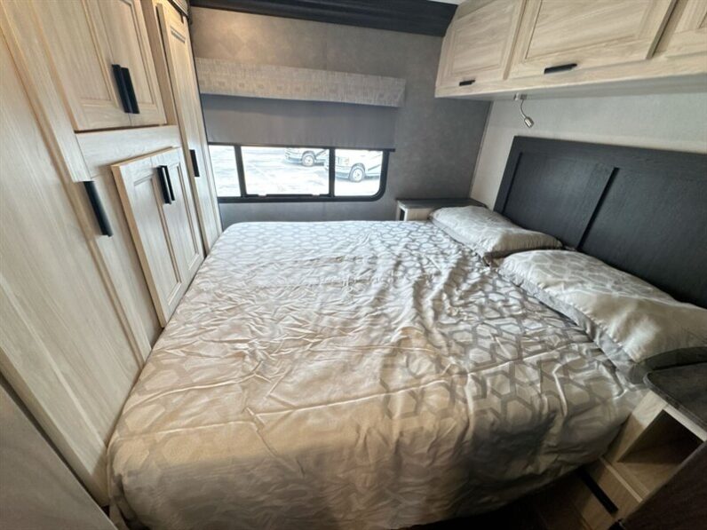2023 Forest River Sunseeker 3250DSLE