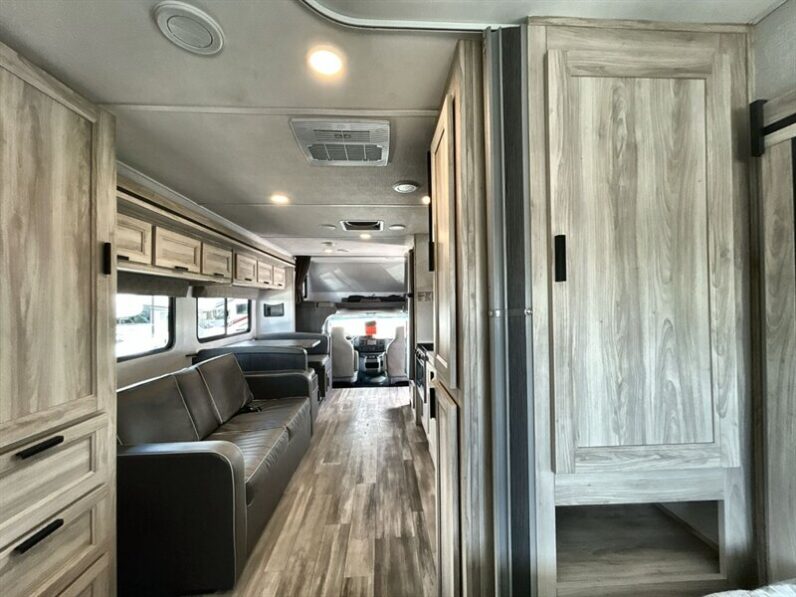2024 Forest River Sunseeker 2550DSLE