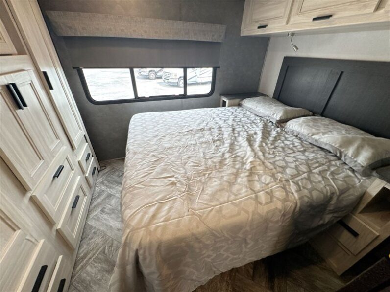 2023 Forest River Sunseeker 3250DSLE