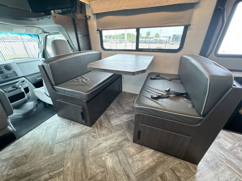 2023 Forest River Sunseeker 3250DSLE